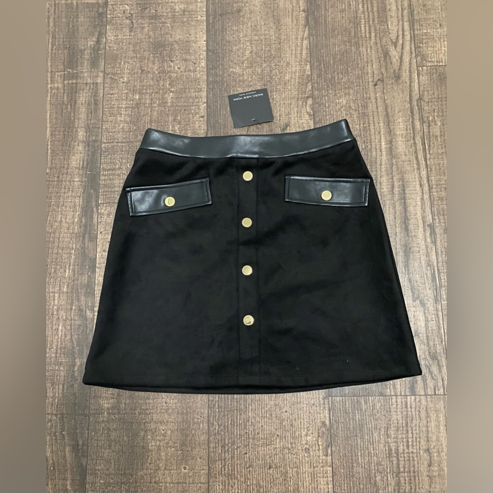 NWT Andrew Marc New York Black Faux Leather/Suede A-Line Pull On Skirt. Size S.